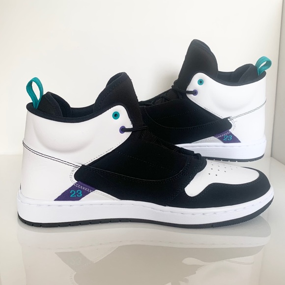 Jordan Fadeaway Basketball Sneakers - Picture 7 of 12